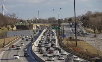  ?? CARLOS OSORIO/TORONTO STAR FILE PHOTO ?? The Gardiner Expressway eastbound lanes are clogged every morning — but they don’t need to be.