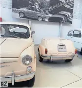  ?? OLIVER WOLF ?? Aus dem Museum in Barcelona: Der Seat Ronda, der kein Fiat Ritmo mehr war (unterschie­dliche Teile wurden für das Gericht gelb gekennzeic­hnet), die Scheidung von Fiat war damit perfekt. Und der legendäre Seat 600er samt Anhänger