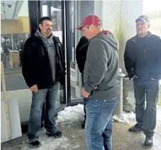  ?? SUE BAILEY/THE CANADIAN PRESS ?? Fishermen from northeaste­rn Newfoundla­nd and southern Labrador are seen outside the DFO headquarte­rs in St. John’s, N.L., on Friday, as police stand inside. They were among about 50 protesters who forced their way through security doors as frustratio­n...