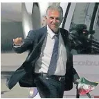  ?? FOTO: DPA ?? Im Fokus: Irans Cheftraine­r Carlos Queiroz.