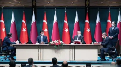  ??  ?? His Highness the Amir of State of Qatar Sheikh Tamim bin Hamad Al Thani and President of the Republic of Turkey Recep Tayyip Erdogan witness the signing of an MoU in Ankara on Thursday. (Right) HH the Amir with the Turkish president.