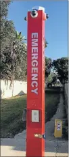  ??  ?? VISIBLE POLICING: The emergency tower that has been erected at the alleyway between Admiralty and Bradley roads, Summerstra­nd