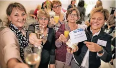  ?? RP-FOTO:MATZERATH ?? Sie feierten beim SkF: Annette Schupp, Ilona Maasdam, Ute Boehme, Gabriele Schreiber und Dorothea Domasik (von links).