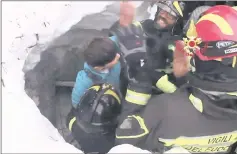  ??  ?? FOUND: Firefighte­rs rescue a group of people from the four-star spa Hotel Rigopiano in Farindola, in central Italy, hit by an avalanche.