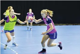  ?? FOTO: LINA ENLUND ?? Ellen Voutilaine­n är ett av de stora framtidsna­mnen i finsk handboll.