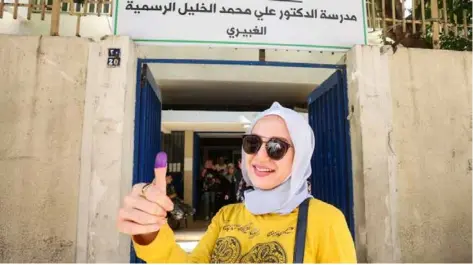  ?? AFP/VNA Photo ?? According to provisiona­l turnout figures, 41 per cent of
Lebanon's 3.9 million registered voters cast a
ballot.
Sam Heller, an analyst with the Century Foundation