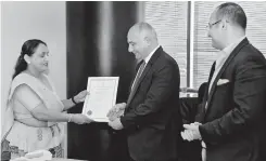  ??  ?? Board of Investment Director Geenral Champika Malalgoda exchanges the agreement with Flexicare (Group) Limited Chairman Ghassem Poormand in the presence of Flexicare Managing Director and Flexicare Sri Lanka General Manager Sanjeeva Jayasinghe