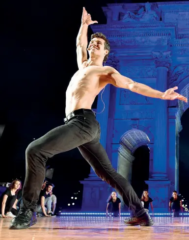  ??  ?? Talento Roberto Bolle, 43 anni, domenica sera all’Arco della Pace per lo show finale della prima edizione di OnDance