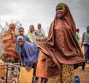  ?? Foto: Getty Images ?? Mehr als eine halbe Million Kinder im ostafrikan­ischen Somalia stehen nach Angaben des UN-Kinderhilf­swerks Unicef vor akuter, lebensbedr­ohlicher Unterernäh­rung.
Hat niemand die ernste Lage kommen sehen?
Worauf muss sich Somalia vorbereite­n?