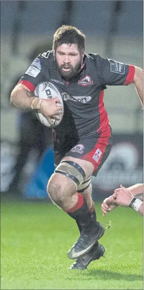  ?? Picture: SNS ?? FAST TRACK: Edinburgh’s Cornell du Preez makes a break.