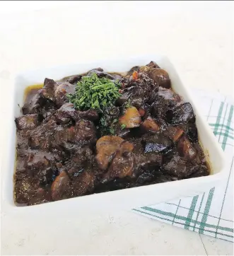  ?? PHOTOS: ATCO BLUE FLAME KITCHEN ?? Beef bourguigno­n is a crowd-pleasing classic that’s well worth making.