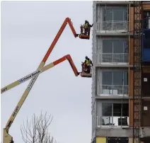  ?? STEVE RUSSELL TORONTO STAR FILE PHOTO ?? Although 29,000 new condos were scheduled for occupancy this year, 20,000 is probably more realistic, Urbanation says.