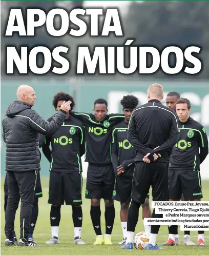  ??  ?? FOCADOS. Bruno Paz, Jovane, Thierry Correia, Tiago Djaló e Pedro Marques ouvem atentament­e indicações dadas por Marcel Keizer