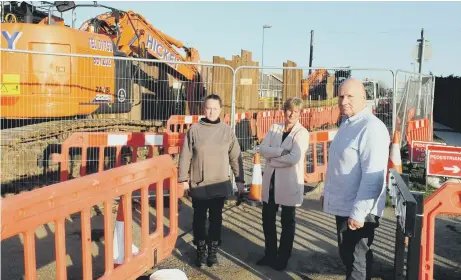  ?? KATE SHEMILT KS190168-1 ?? Residents of Beach Road, Graham Hibbert, his wife Jackie and Catherine Wilkinson all getting fed up with the roadworks