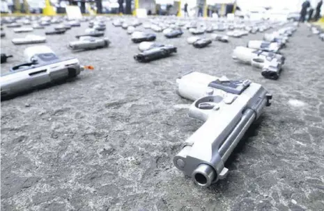  ??  ?? »En Panamá, diariament­e se incautan armas de fuego ilegales en manos de delincuent­es.