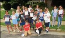  ?? PETE BANNAN — DIGITAL FIRST MEDIA ?? Chatham Park fifth-graders fanned out to homes around the school handing out fliers calling for a food drive to help TLC Food Pantry in Havertown.