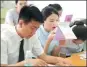  ?? YU NING / FOR CHINA DAILY ?? A graduate freshens up in a waiting room during a recruiting session for flight attendants in Jinan, Shandong province, last month.