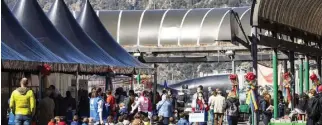  ?? ARXIU ANA ?? Una diada anterior de Sant Jordi a Andorra la Vella.