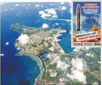  ?? | REUTERS ?? Vista aérea da base naval dos EUA na ilha de Guam, no Pacífico, e selo com míssil norte- coreano (dest)