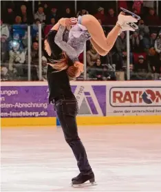  ??  ?? Erst am Sonntag stellten Maylin Wende und Steffen Hörmann die Kür zusammen.