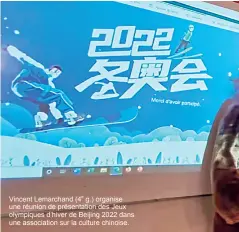  ?? ?? Vincent Lemarchand (4e g.) organise une réunion de présentati­on des Jeux olympiques d’hiver de Beijing 2022 dans une associatio­n sur la culture chinoise.