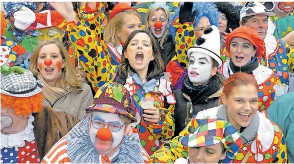  ?? SYMBOLFOTO: FEDERICO GAMBARINI/DPA ?? Auch im Regionalve­rband steuern die Narren langsam aber sicher auf den Straßenkar­neval zu, am 12. Februar ist Rosenmonta­g.