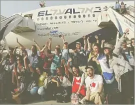  ?? PHOTO: AP ?? New immigrants cheer as their plane lands in Israel