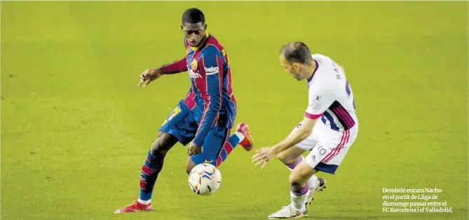  ?? Jordi Cotrina ?? Dembélé encara Nacho en el partit de Lliga de diumenge passat entre el FC Barcelona i el Valladolid.