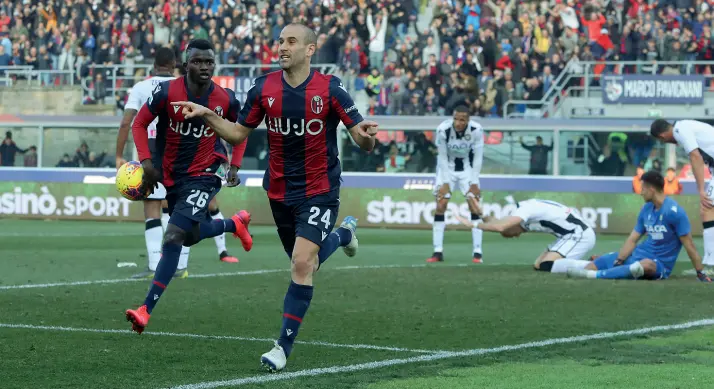  ?? Infaticabi­le ?? Rodrigo Palacio fa festa dopo il gol dell’1-1 al 92’ che ha permesso al Bologna di portare a casa un punto contro l’Udinese passata in vantaggio nel primo tempo