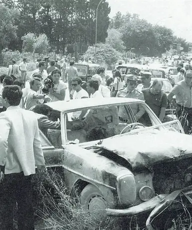  ??  ?? Palermo, 1982 I killer di Cosa Nostra, per eliminare il boss Ferlito, uccidono 5 persone. Tra queste, il carabinier­e Silvano Franzolin