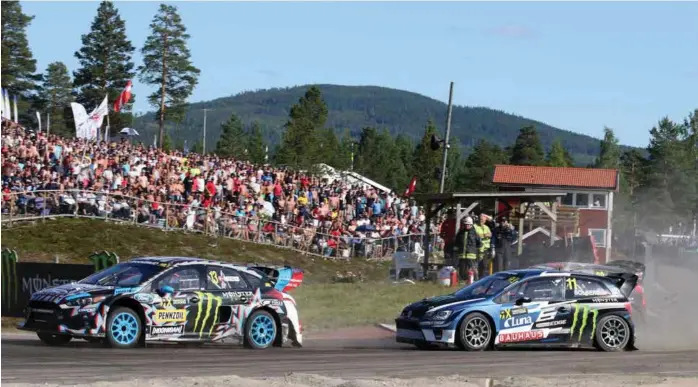  ?? FOTO: JØRGEN STEINLI, SCANPIX ?? DAGENS UTGAVE: Petter Solberg og Andreas Bakkerud kjører om kapp på Lånkebanen på Hell i bensindrev­ne biler. Innen få år kan disse bli erstattet av vel så raske elbiler.