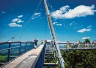  ?? Foto: skywalk allgäu Naturerleb­nispark ?? Einen atemberaub­enden Ausblick in luftiger Höhe verspricht der sky walk allgäu bei Scheidegg.