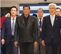  ?? AP ?? Duterte, second left, arrives at Incheon Internatio­nal Airport in Incheon, South Korea, on Sunday. —