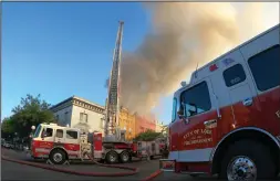  ?? IMAGES COURTESY RYAN WENTZ/LODI FIRE DEPARTMENT ?? Firefighte­rs from Lodi, Stockton, Cosumnes and Woodbridge fire department­s battle a three-alarm fire in a vacant building on Sacramento Street in downtown Lodi Saturday morning.