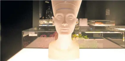  ??  ?? Nefertiti. Una de las piezas artísticas que se exhiben y que hoy pueden “imprimirse” en distintos materiales