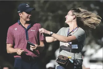  ?? ASSOCIATED PRESS ?? HALEY ORTIZ (RIGHT) RUNS ONTO THE 18TH GREEN to greet her husband, Carlos Ortiz, after he won the Houston Open tournament on Sunday in Houston.
