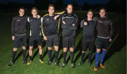  ?? FOTO TP ?? De zes spelers van Meeuwen in ons elftal van de maand met in het midden Reumans en Brands.