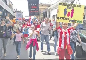  ??  ?? Las familias arquidioce­sanas están invitadas a participar hoy del Jubileo de la Familia y de la misa que se oficiará en la Catedral.