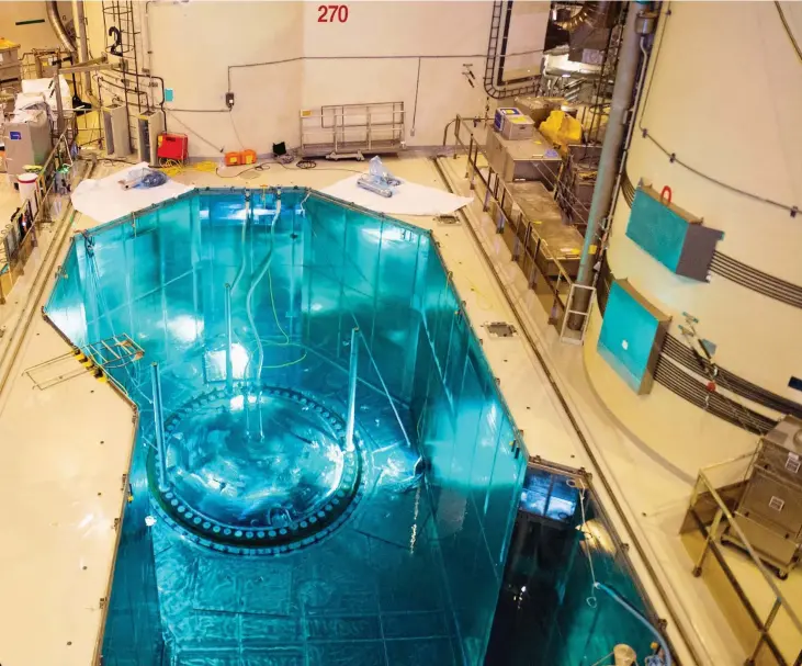  ?? Bild: EDIT CAMILLA SVENSSON ?? Bilden visar reaktorbas­sängen och längst ner i botten skymtar locket till reaktortan­ken. Bilden togs vid reaktor 4:as årliga revision sommaren 2017.