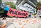  ?? Tribune News Service ?? Members of Prescripti­on Addiction Interventi­on Now and Truth Pharm protest on Sept. 12, 2019, outside Purdue Pharma headquarte­rs in Stamford, over their recent controvers­ial opioid settlement.