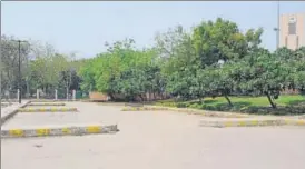  ?? HT PHOTOS ?? The Dr Ram Manohar Lohia Park that used to be visited by around 1,000 couples a day was abandoned on Friday.