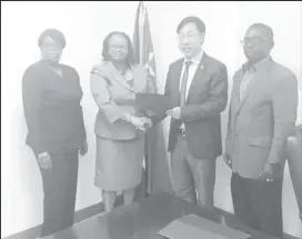  ?? (Ministry of Public Health photo) ?? Public Health Minister Volda Lawrence (second from left) and an official of the Chinese Embassy with the agreement. Also in photo from left are Permanent Secretary in the Ministry of Public Health Collette Adams and acting CEO of the GPHC, George Lewis.