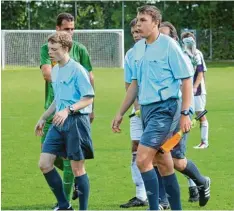  ?? Symbolfoto: Dieter Mack ?? Vor allem der Nachwuchs fehlt bei den Schiedsric­htern im Landkreis Aichach Fried berg. Die Unparteiis­chen hoffen auf den Neulingsku­rs.