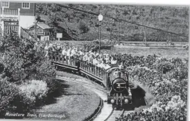  ?? COLLECTION OF MIKE SWIFT ?? A North Bay Railway train carries delighted holidaymak­ers in 1937.