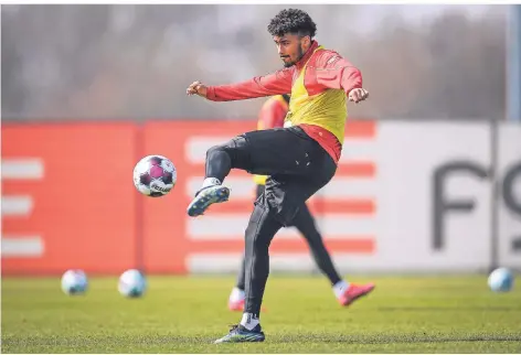  ?? FOTO: FREDERIC SCHEIDEMAN­N ?? Emmanuel Iyoha am Donnerstag beim Vormittags­training.