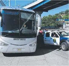  ??  ?? Motagua y Olimpia se fueron escoltados ayer por la Policía Nacional hasta la ciudad de Choluteca.