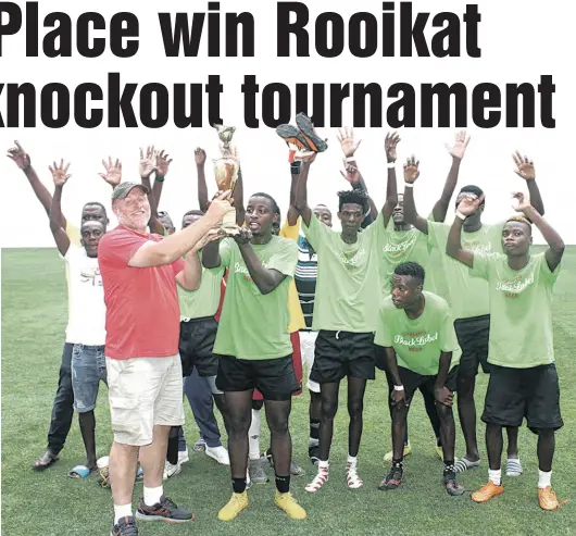  ?? ?? The owner of Rooikat, Johan Breytenbac­h, hands over the trophy to Shakes’ Place, the winners.*