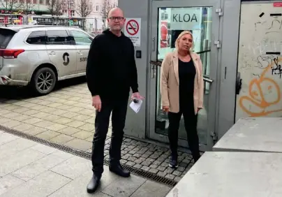  ?? FOTO: NULL ?? Hvor er utsmykning­en av byen? spør Roar Gundersen og Benedikte Nilsen Glommen.