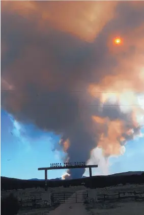  ?? TODD DICKSON/TELEGRAPH ?? In this photo from last year, smoke spirals up from last year’s Dog Head Fire blotting out the sun from an area near Mosca Peak Ranch.