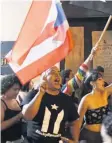  ?? DENNIS A. JONES ?? Los boricuas bailaron “el pasito del pueblo” en las protestas.